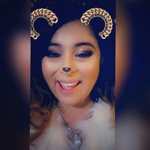 Meet your Posher, Alicia